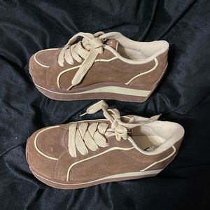 Vintage never worn VOLATILE 90s platform suede sneakers